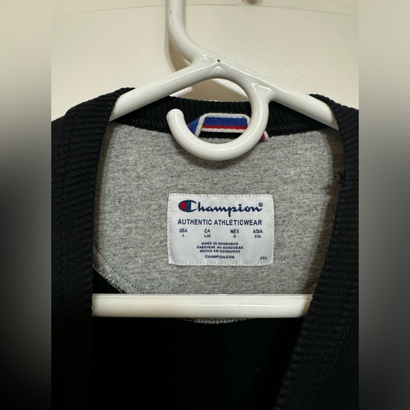 Champion Sweatshirt - Picture 4 of 4